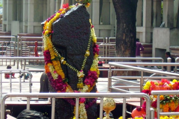 mumbai-to-shani-shingnapur-road-trip-rent-car